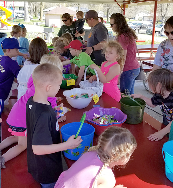 Elmwoodnebraskaeaster egg hunt2