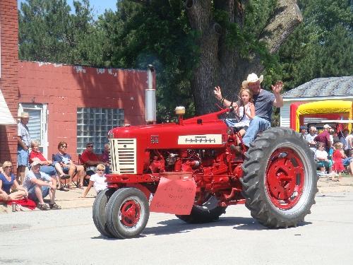 Parade_red_tractor