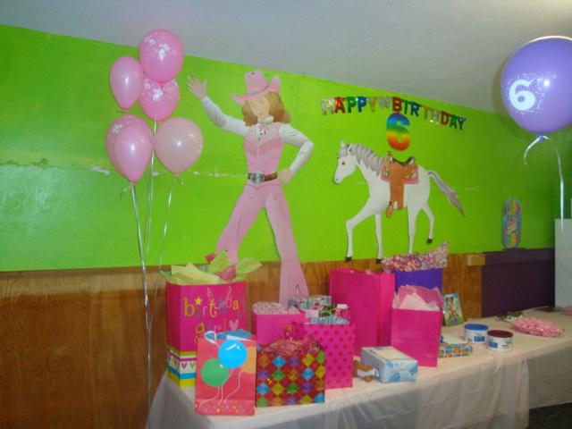 R_-_decorations